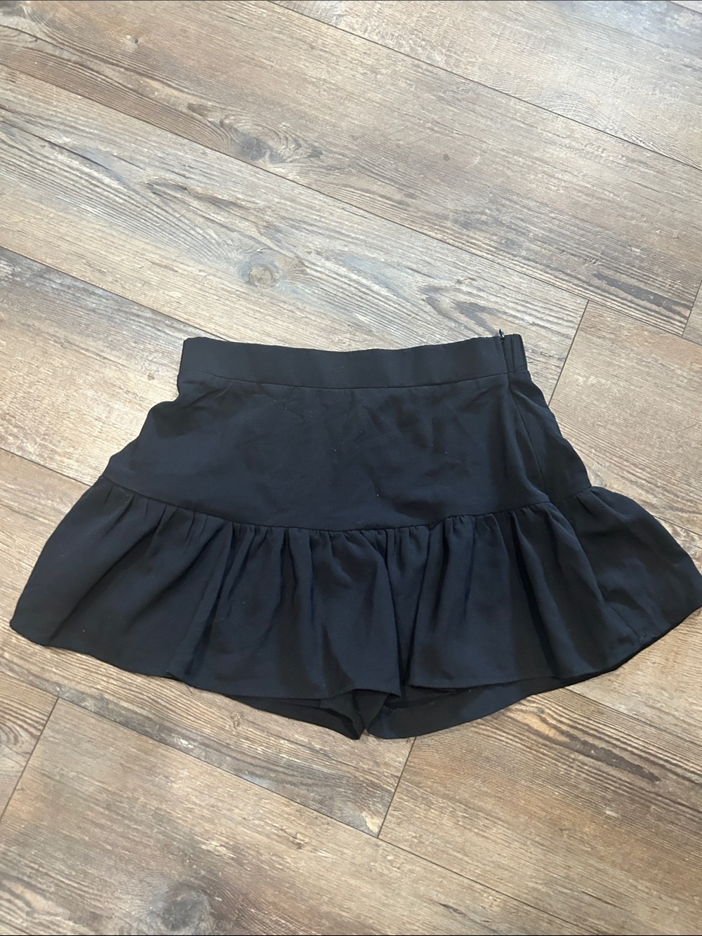 glam Black Ruffle-Hem Skort